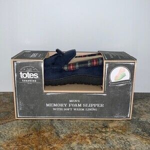 Totes Toasties Men’s slippers color blue. Size 8-9 Medium